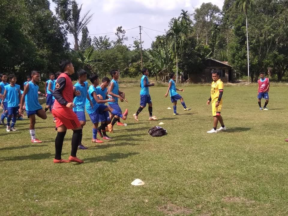 KETERAMPILAN DASAR SEPAK BOLA_PKO_I_B_GANJIL 2025/2026